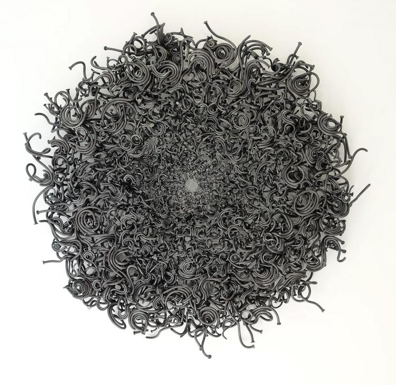 Только гвозди, и всегда разные Нет предела человеческой фантазии. Даже гвозди в руках мастера могут перевоплотиться в самые разные идеи. Один из воплотителей таких идей американский скульптор Джон Бисби. Его девиз - Только гвозди, и всегда разные. - ООО ПМК 